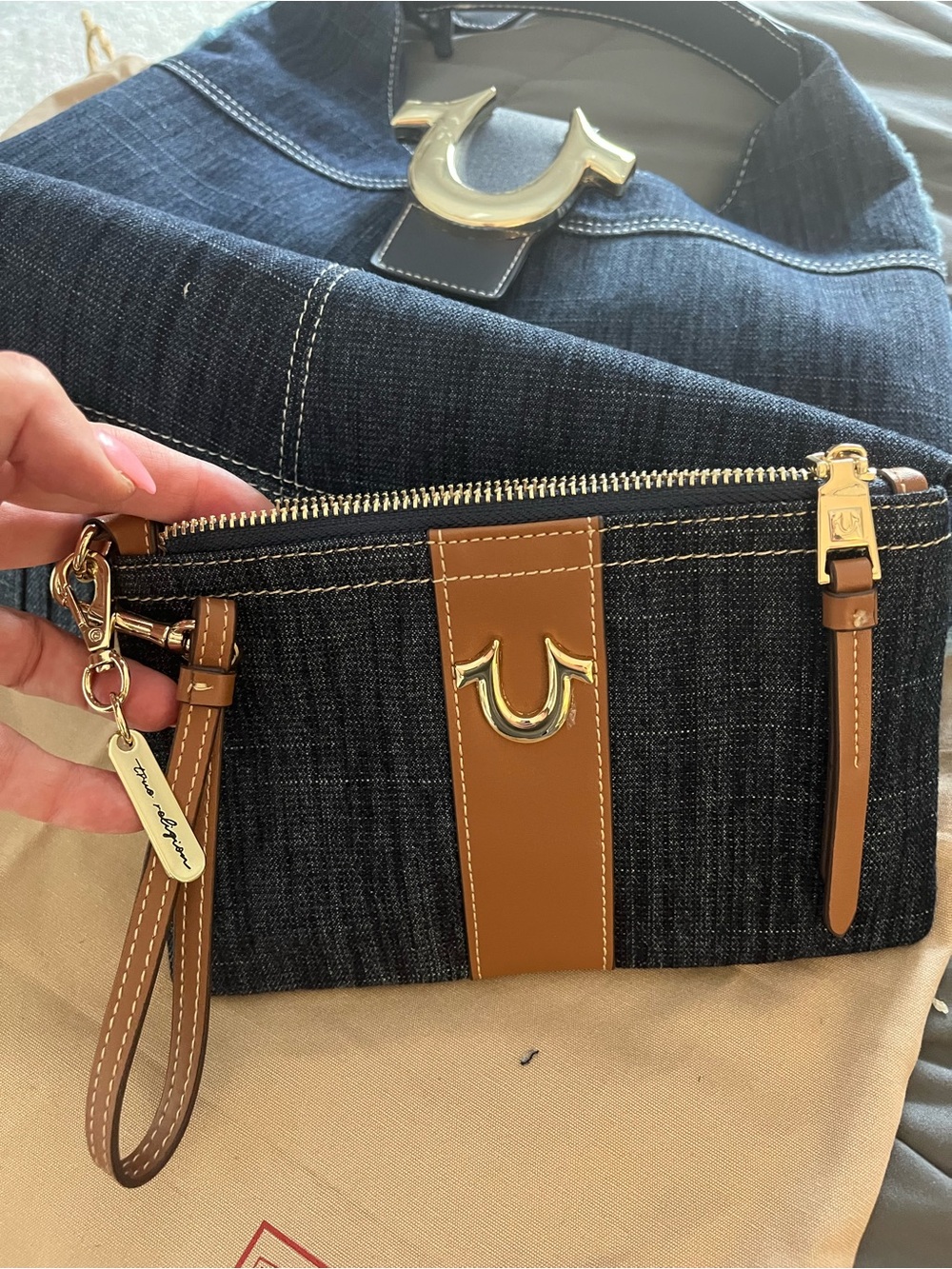 True Religion shoulder/tote bag set Blue Denim Logo Hobo with Wristlet - Picture 13 of 14
